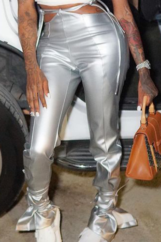 Alto-falante de cintura média prata sexy sólido vazado com corte de bota e fundo de cor sólida