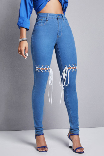 Jeans in denim a vita alta con scollo a scollo svasato con fasciatura solida blu media