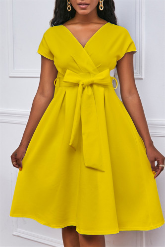 Gul Mode Casual Solid med bälte V-ringad kortärmad klänning