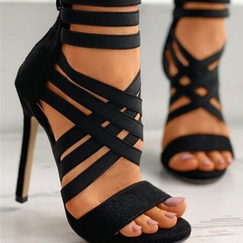 Sandálias pontiagudas pontiagudas pretas fashion vazadas cor sólida